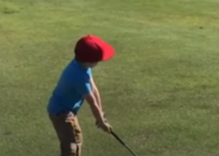 美国佛罗里达州5岁高尔夫球神童William Kelly一杆入洞震惊球坛