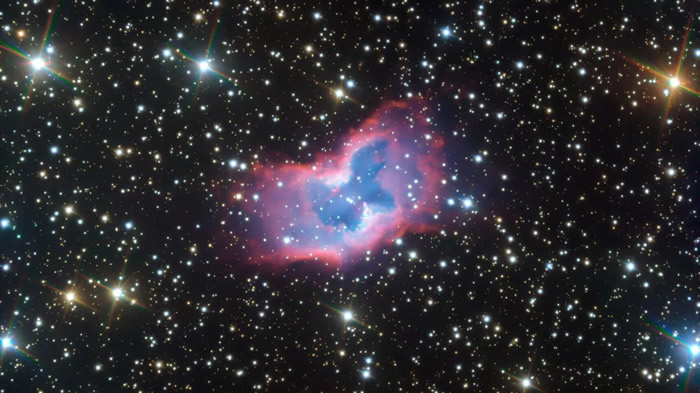 行星状星云NGC 2899为太空动物园增添一只美丽的蝴蝶