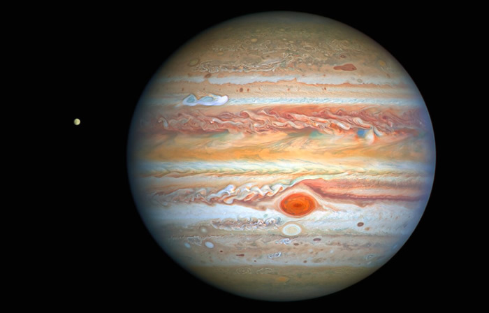 哈勃太空望远镜拍摄的木星图像显示大红斑在内的众多风暴