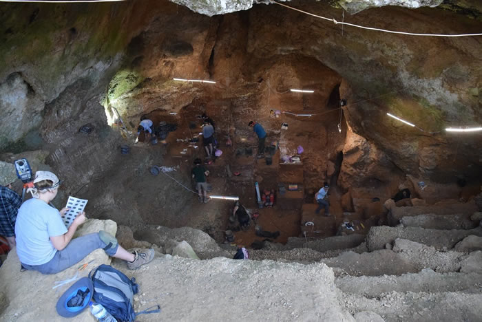 葡萄牙海岸洞穴发现早期智人石器工具 现代人踏足欧洲时间推前5000年