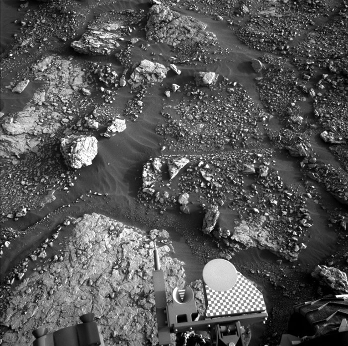 NASA“好奇号”漫游车的钻头意外钻裂了火星岩石