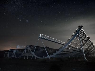 天文学家发现来自外太空的短促而强大的射电波 新研究确定来自银河系内部