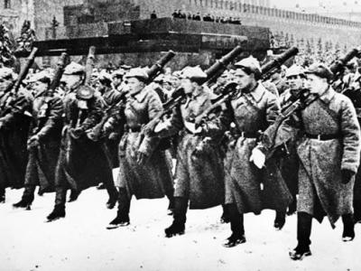 俄罗斯国防部官网发布1941年11月7日红场阅兵档案文件