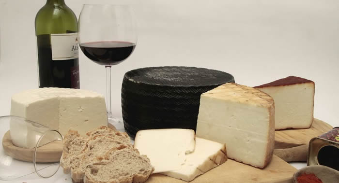 美国爱荷华大学科学家证实适量的葡萄酒和奶酪可以帮助老年人避免老年痴呆症