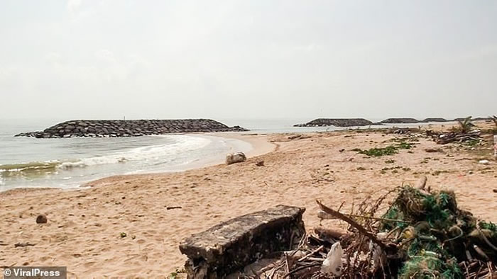 泰国洛坤府女子台风后在海滩散步捡到鱼腥味怪石头 原来是价值不斐的龙涎香