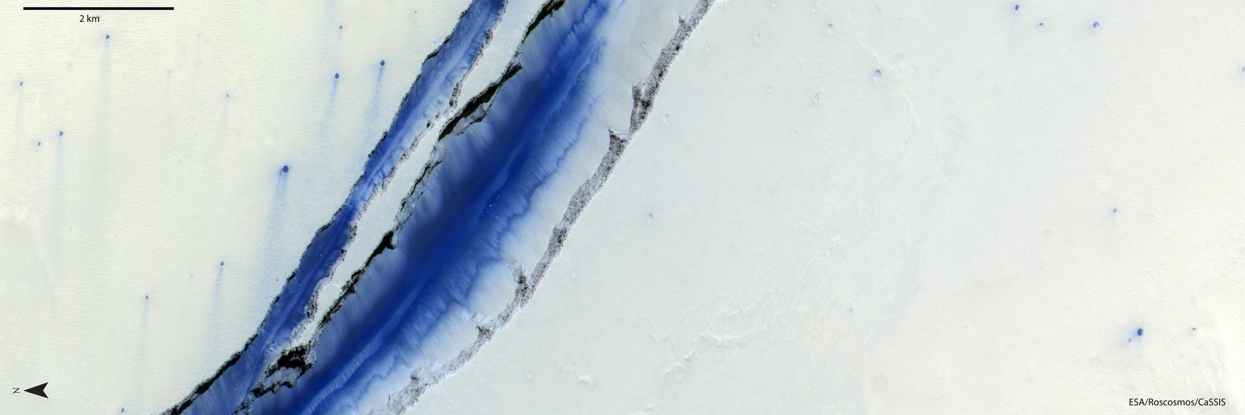 ExoMars轨道飞行器捕捉到火星山沟Cerberus Fossae的惊人图像