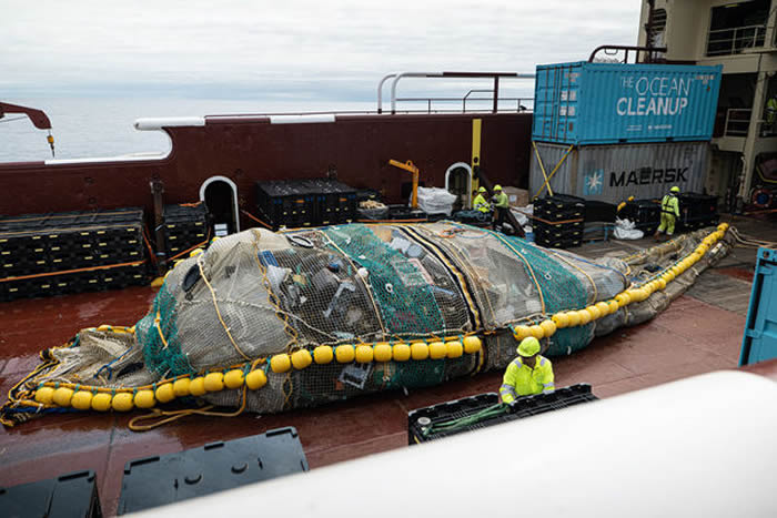 荷兰非营利组织The Ocean Cleanup使用“珍妮”清除掉9000公斤海洋垃圾