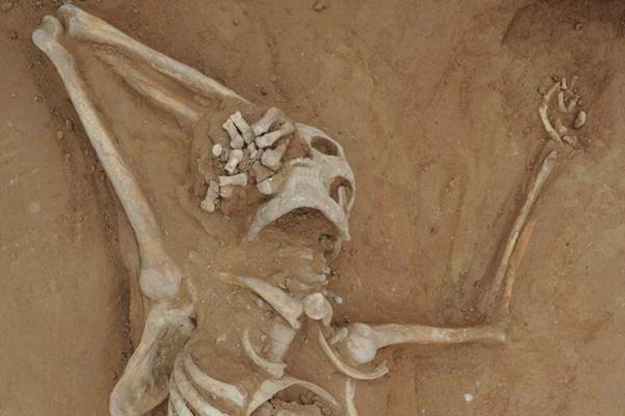 英国《艺术新闻报》：考古学家揭开中国宁夏1300年前被杀的年轻盗墓贼死亡原因的秘密