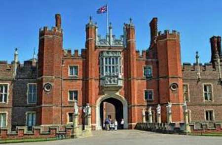英国汉普顿宫闹鬼事件,神秘身影是亨利八世妻子鬼魂?