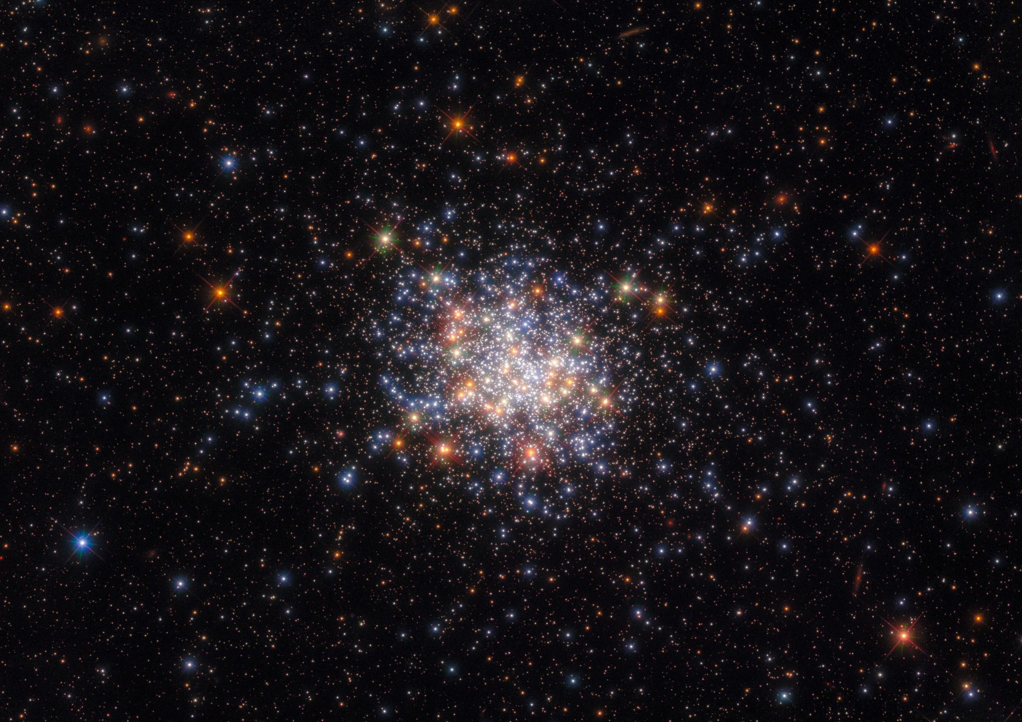 哈勃太空望远镜拍摄的开放式星团NGC 1755