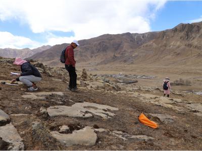 西藏“野人手脚印”入选《考古》杂志2021年“世界十大考古发现” 发现人呼吁保护