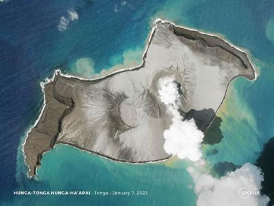 汤加海底火山再次大喷发
