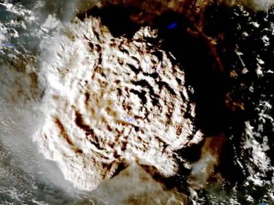 南太平洋岛国汤加海底火山洪加汤加-洪加哈派爆发 摄氏1000度岩浆遇海水瞬间大爆炸