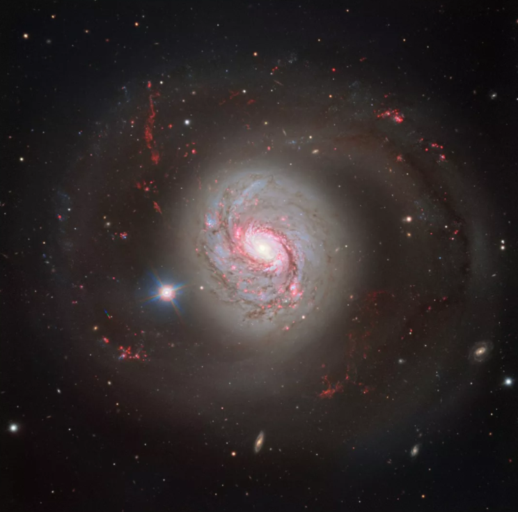 Messier 77星系中心发现一个质量约为太阳1500万倍的超大质量黑洞