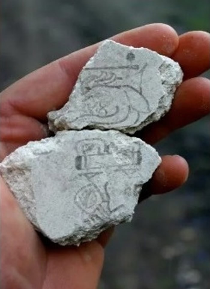 危地马拉发现两块绘有古玛雅占卜历标志壁画碎片 将玛雅历法最早使用年份推前150年