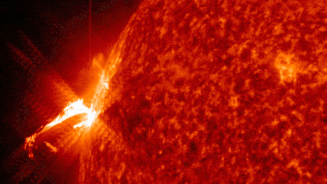 NASA太阳动力学天文台捕捉到强大太阳耀斑