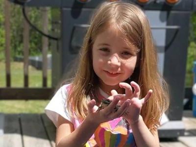 加拿大6岁女童对青蛙与蜘蛛等小动物情有独钟被同学排挤 科学家群起声援