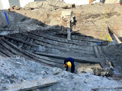 爱沙尼亚首都塔林港口挖出一艘700年历史古商船 属于13世纪雄霸欧洲的汉萨同盟