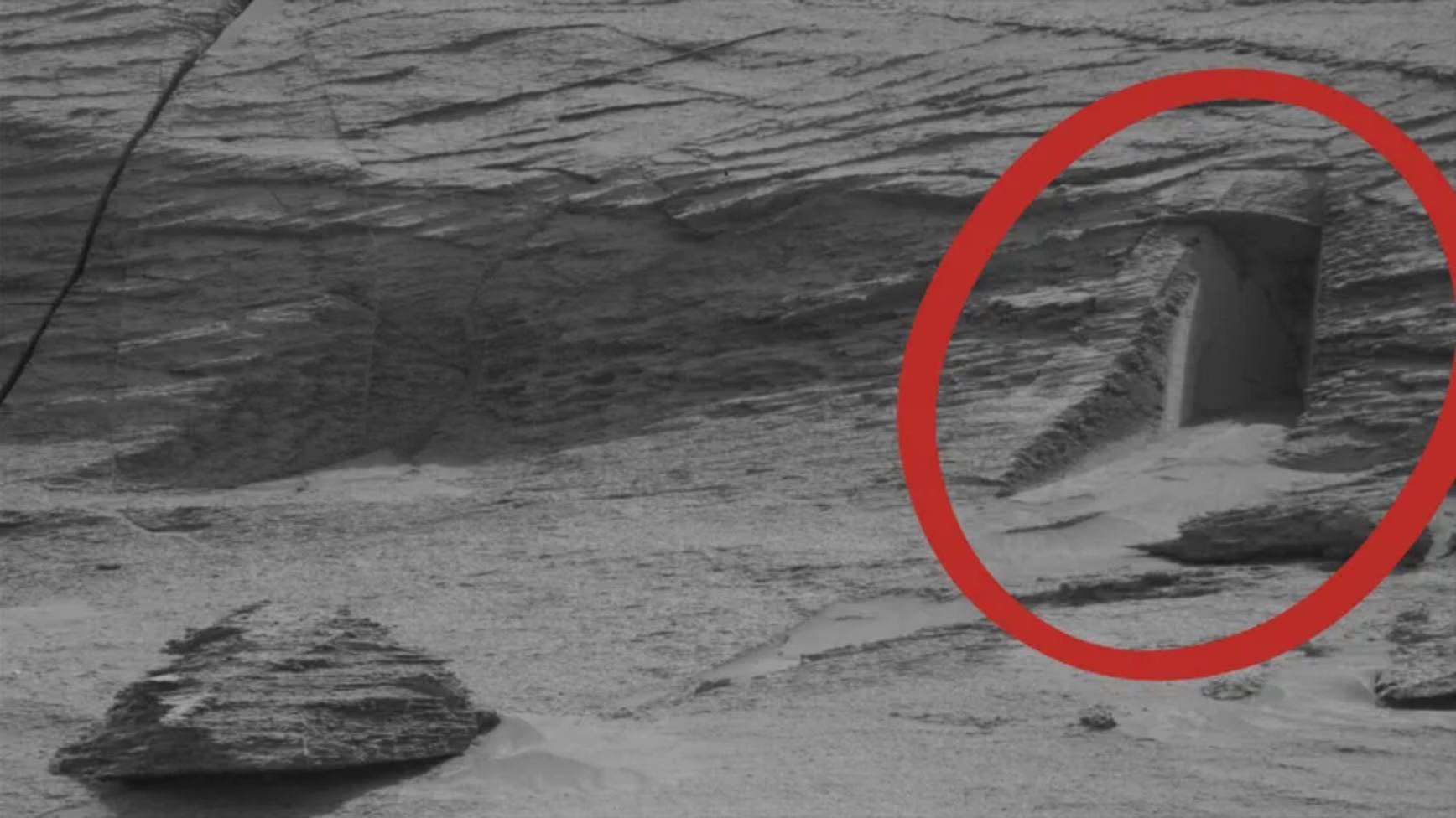外星人隧道入口？NASA“好奇号”最新火星照片引发猜想