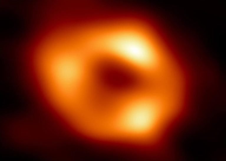 事件视界望远镜EHT公布第2张黑洞照片：位于银河系中央的超大质量黑洞人马座A*