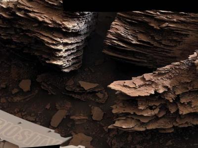 “好奇号”火星车拍下因水而形成的令人惊叹的火星景观