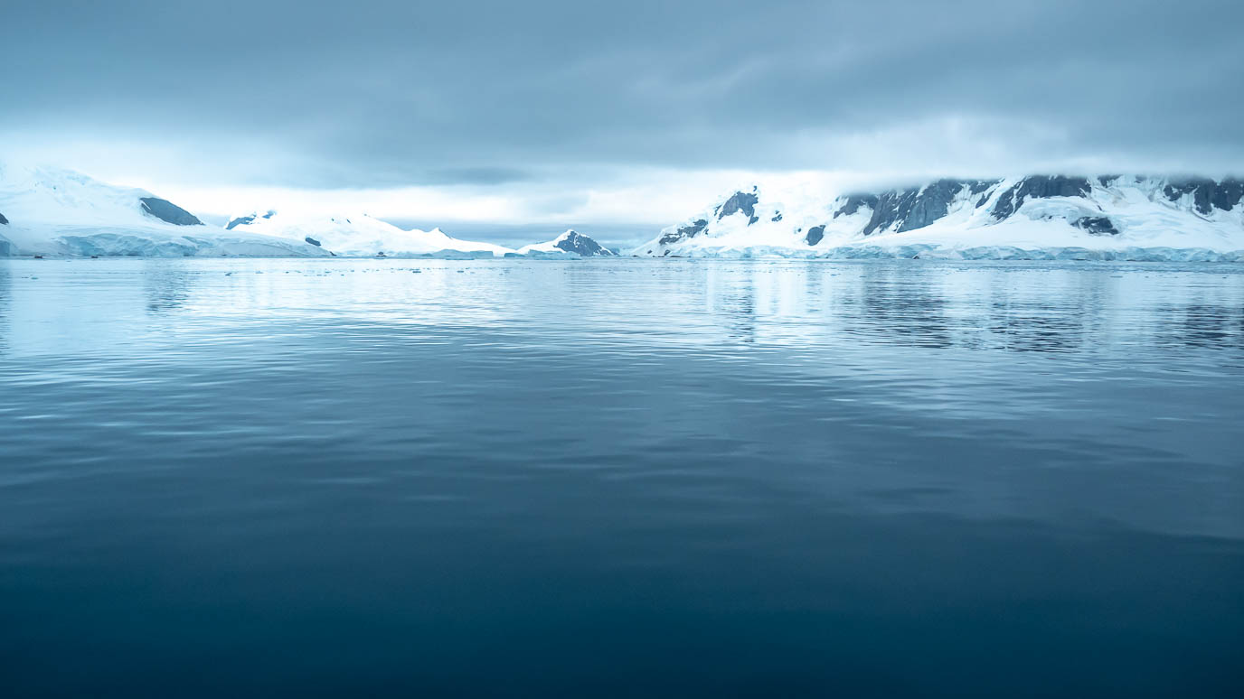 海洋地壳构造脱气的碳可以解释过去2000万年的全球温度演变
