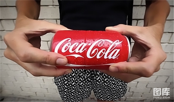 适口可乐推出Sharing Can二分之一限量版可乐罐(6)